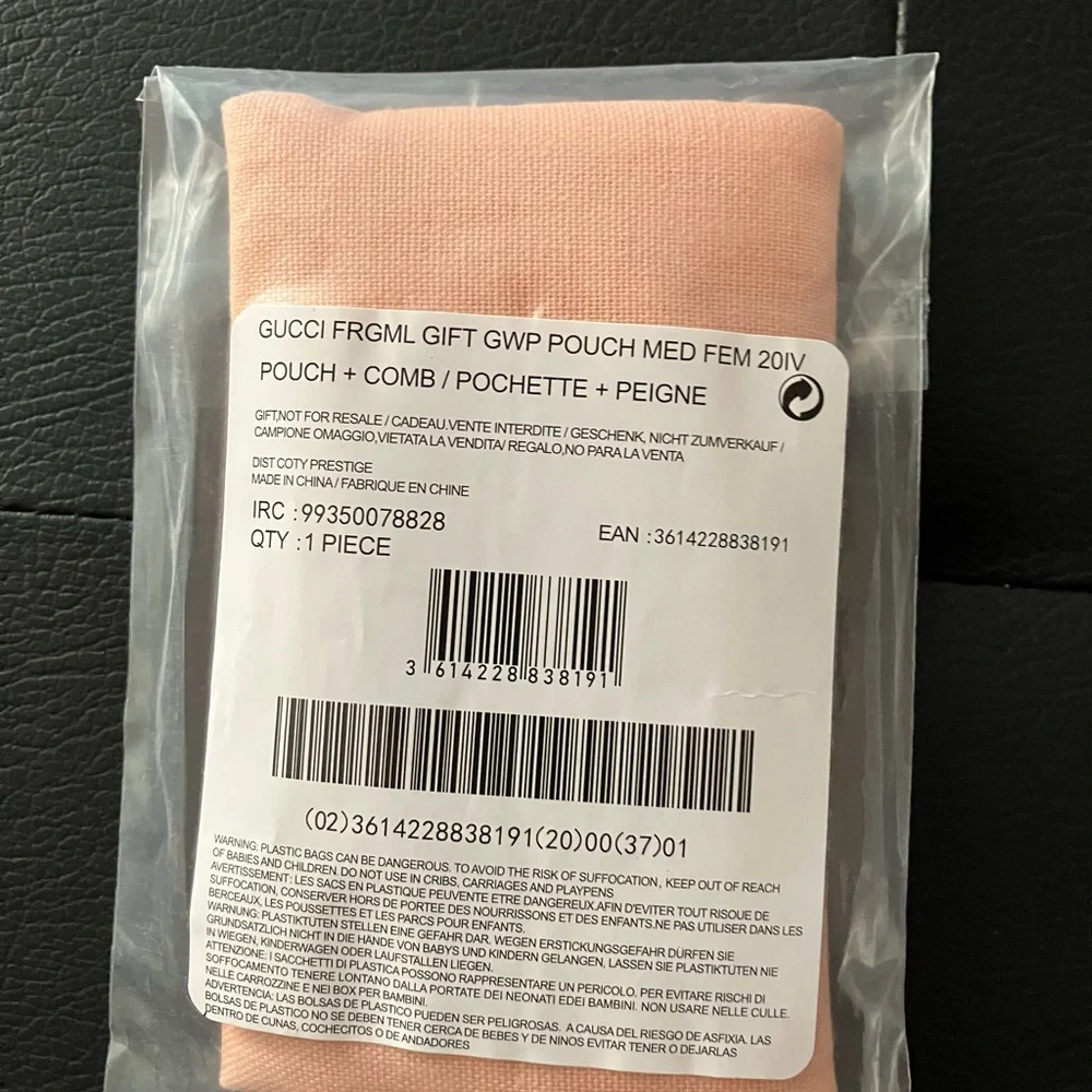 Gucci Beauty Pouch With Comb - Picture 2 of 2